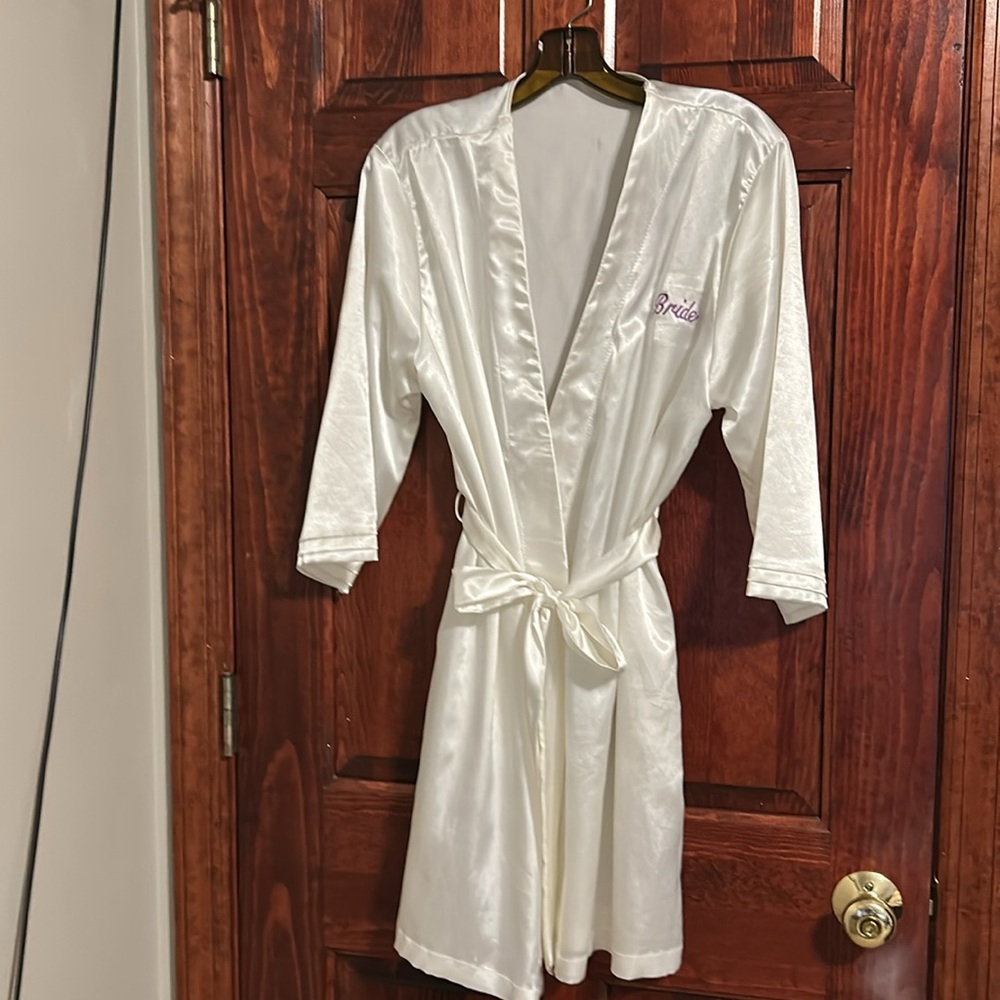OS Bride Robe - Picture 2 of 2